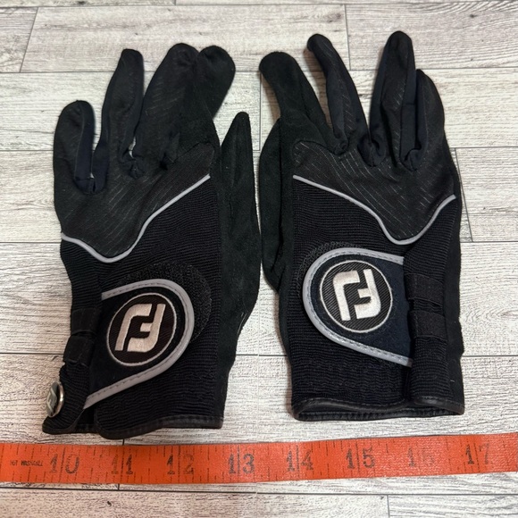 FootJoy RainGrip golf gloves - Picture 2 of 4